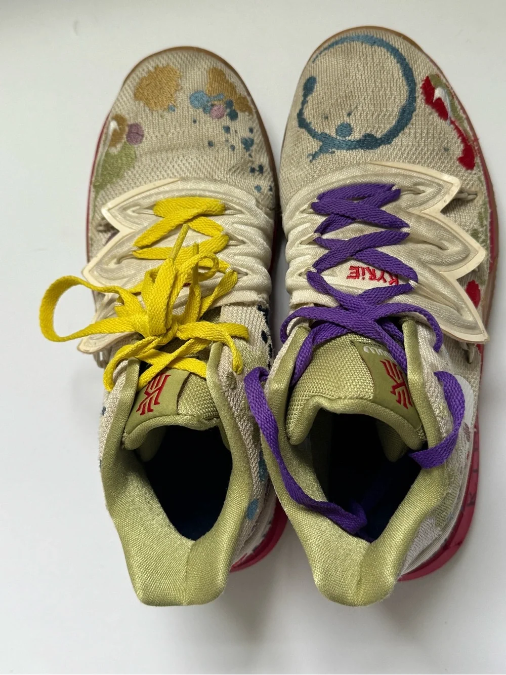Nike Kyrie 5 x Bandulu Embroidered Splatters | Size 7Y